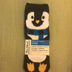 Two pairs of socks and 1 pair of gloves